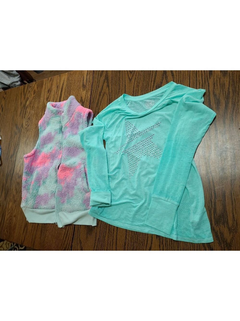 EUC Girls SO 2 piece bundle, sherpa vest 14/16 and a long sleeved shirt size 14 - Picture 2 of 8